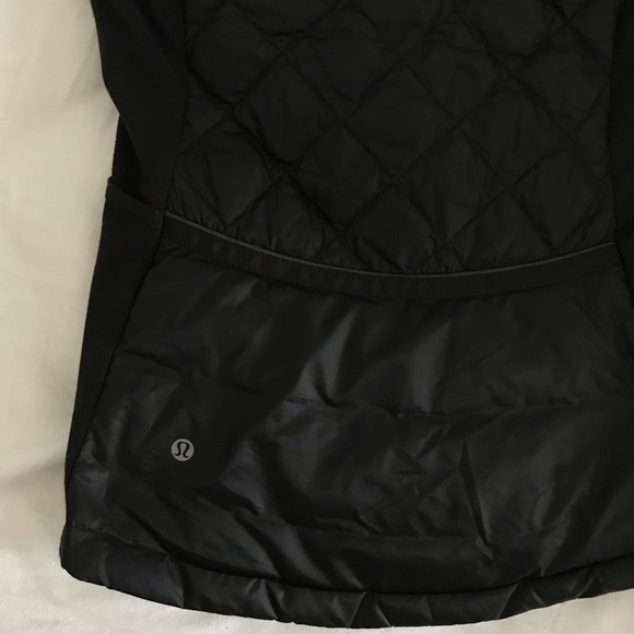 Lululemon down for a run vest EUC black size 4 - Picture 6 of 7